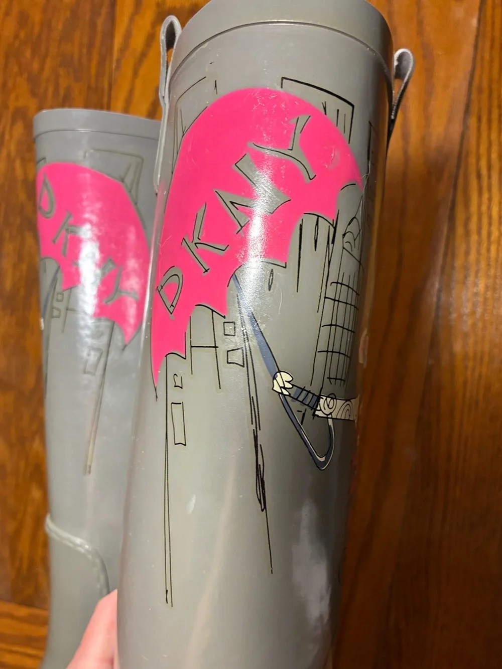 DKNY RAIN Graphic Gray Rubber Rain Boots Waterproof Pink Accent Women’s 8